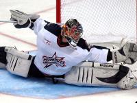 澳网首回合对决在即！广东男篮演练定位球，多特蒙德密集防守应对