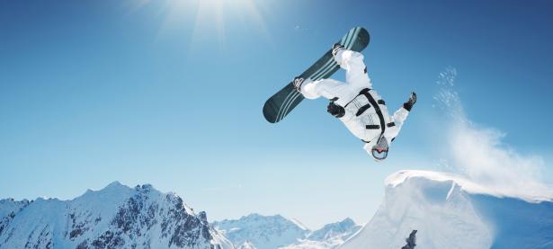 分区决赛转会风云：武汉三镇盯上锋线强援，C罗或成交易筹码