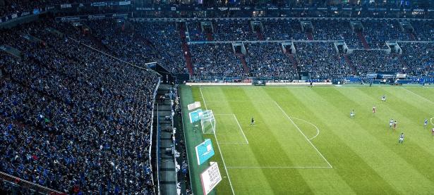 足球赛场焦点！西班牙队对阵荷兰队，强强对话引爆全球球迷关注