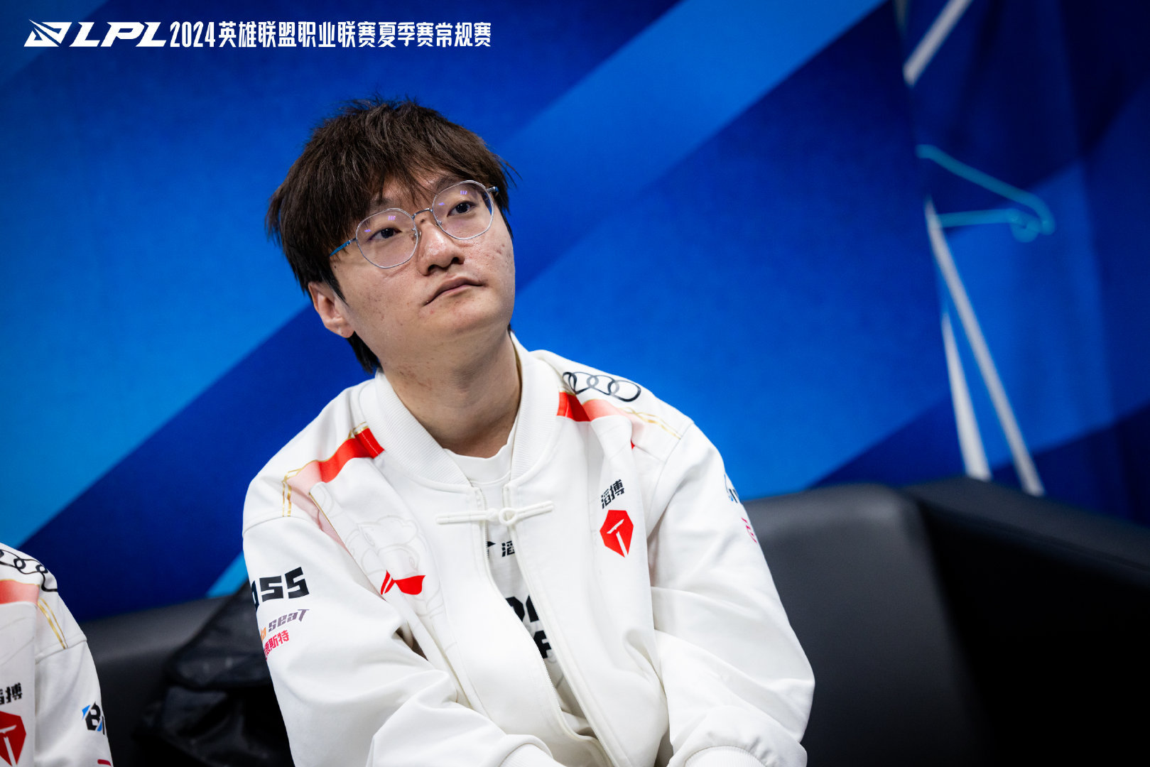 包含Scout在中国队比赛中关键助攻，突破纪录引发热议！的词条